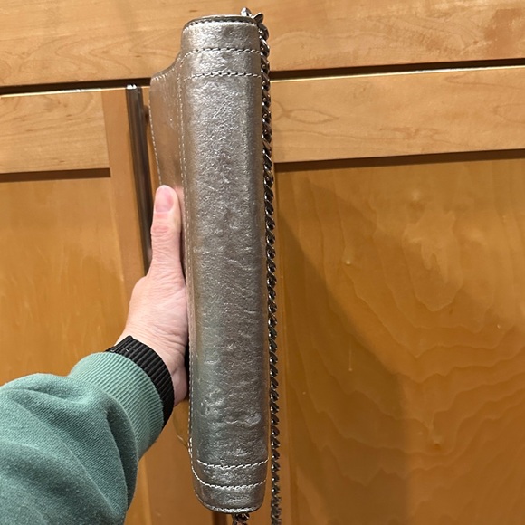 Alexander McQueen silver leather clutch bag with a chain strap-COA included - Picture 12 of 15